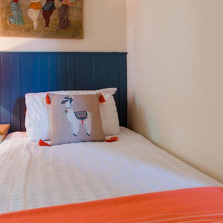 The Merryburn - Rooms And Courtyard Studios 던켈드 외부 사진