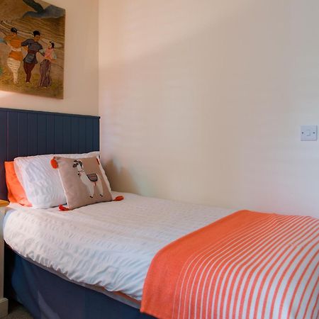 The Merryburn - Rooms And Courtyard Studios 던켈드 외부 사진