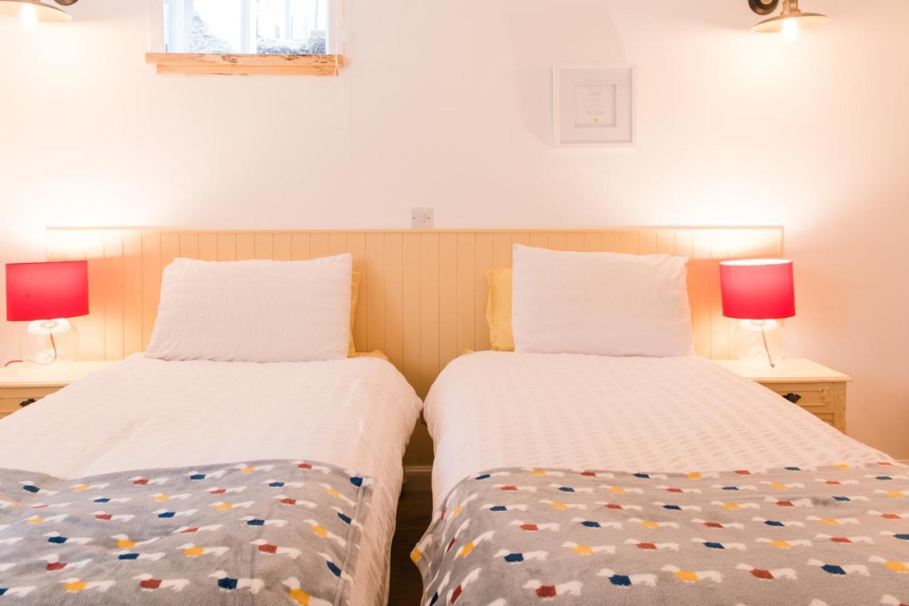 The Merryburn - Rooms And Courtyard Studios 던켈드 외부 사진
