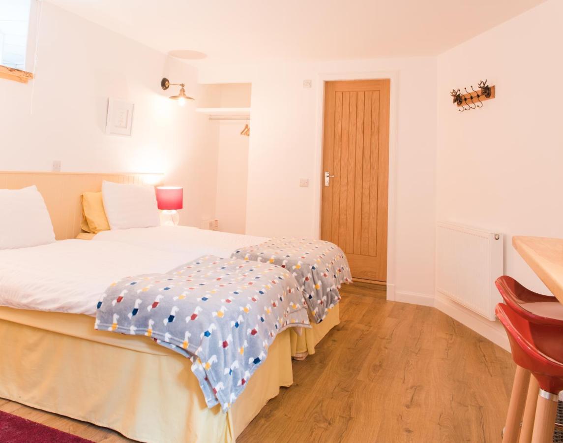 The Merryburn - Rooms And Courtyard Studios 던켈드 외부 사진