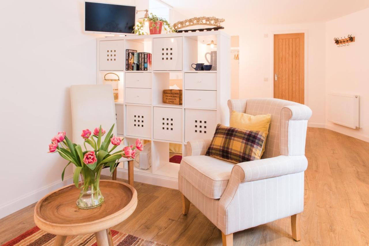 The Merryburn - Rooms And Courtyard Studios 던켈드 외부 사진