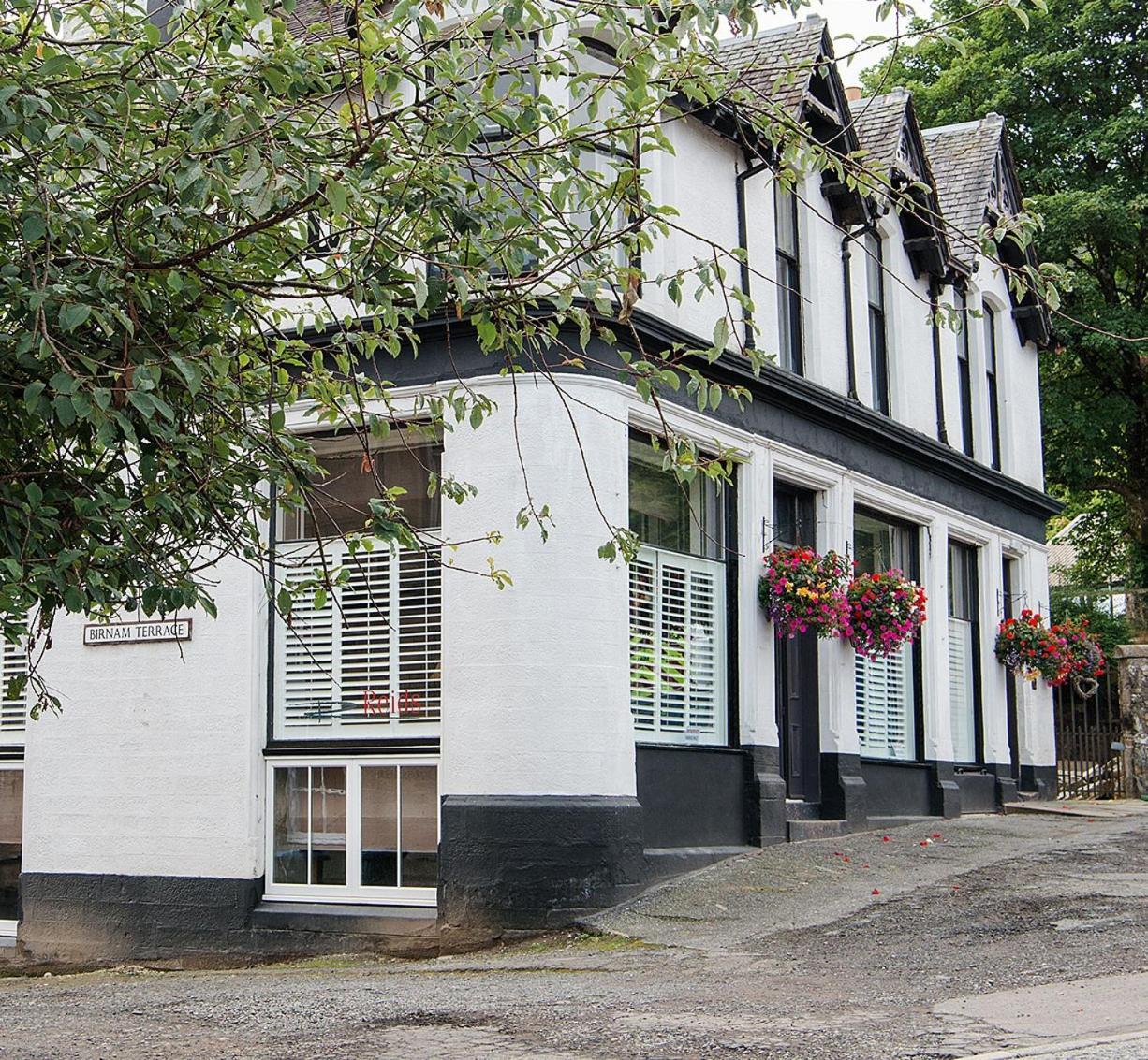 The Merryburn - Rooms And Courtyard Studios 던켈드 외부 사진