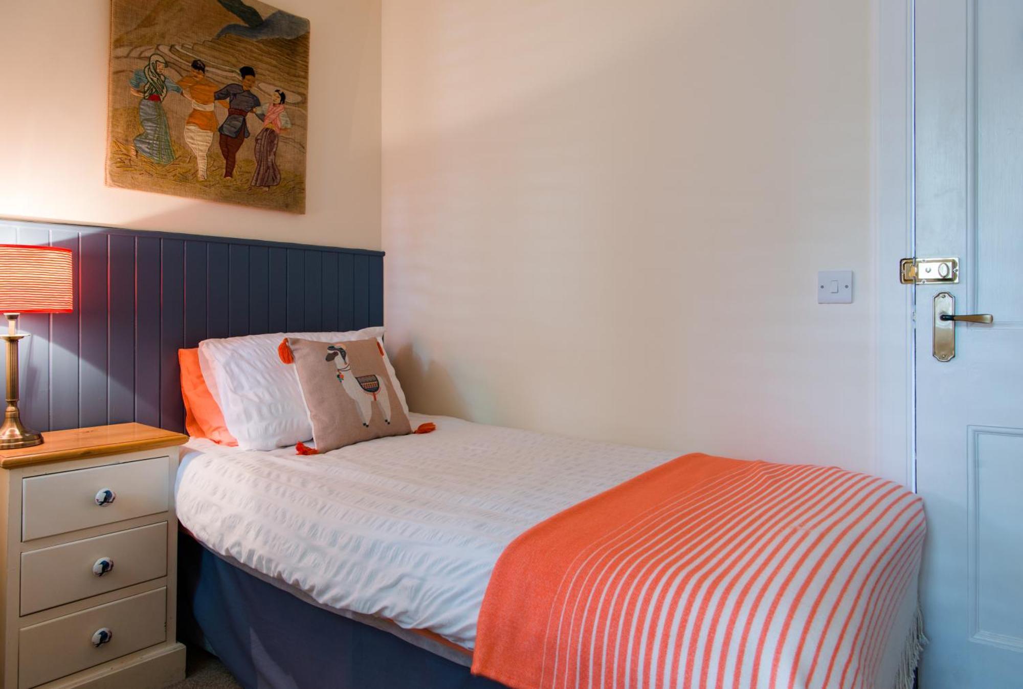 The Merryburn - Rooms And Courtyard Studios 던켈드 외부 사진