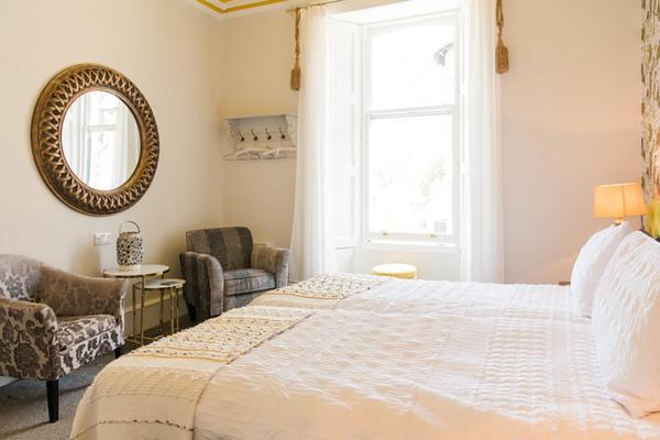 The Merryburn - Rooms And Courtyard Studios 던켈드 외부 사진